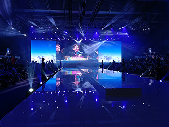 What is the significance of high refresh rate LED displays (≥3840Hz) for stage filming?